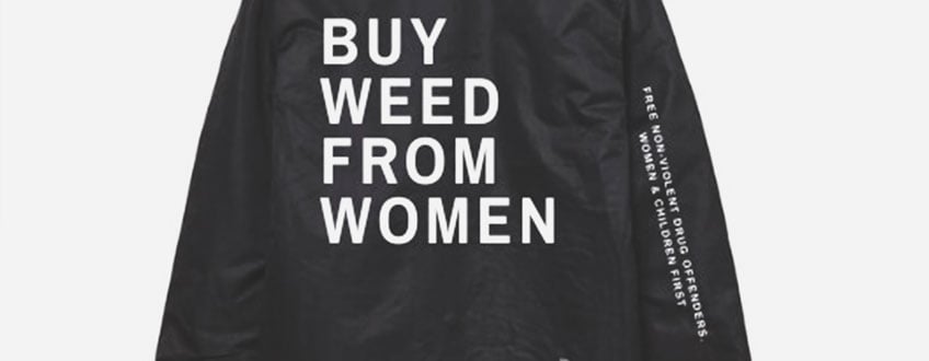 Buy Weed From Women Coach's Jacket Eine schwarze Jacke mit den Worten