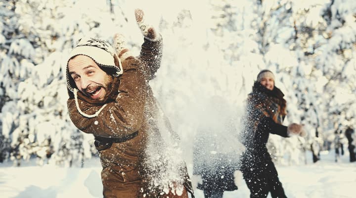 10 Winteraktivitäten, die man high ausprobieren kann