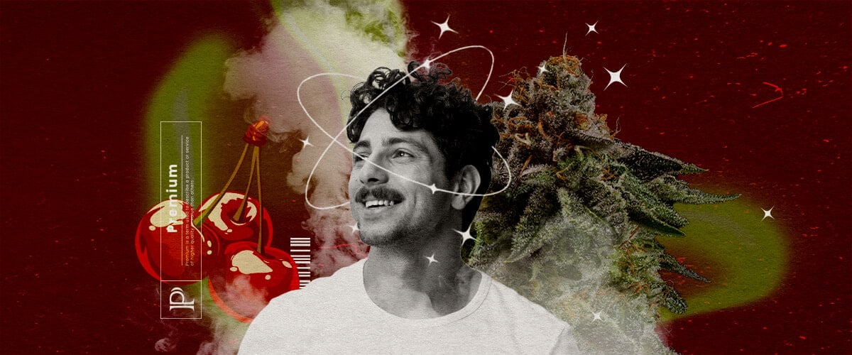 Effekte von Cherry Pie Weed Eine Illustration eines lächelnden Mannes mit einem Cannabisknospe und Premium-Kirschbildern im Hintergrund, auf einem lebendigen rot-grünen kosmischen Hintergrund mit Sternen- und Rauch-Effekten, die die Effekte von Cherry Pie Weed hervorheben.