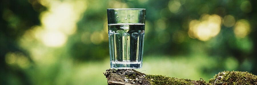 Glas Wasser als Detox für Cannabis