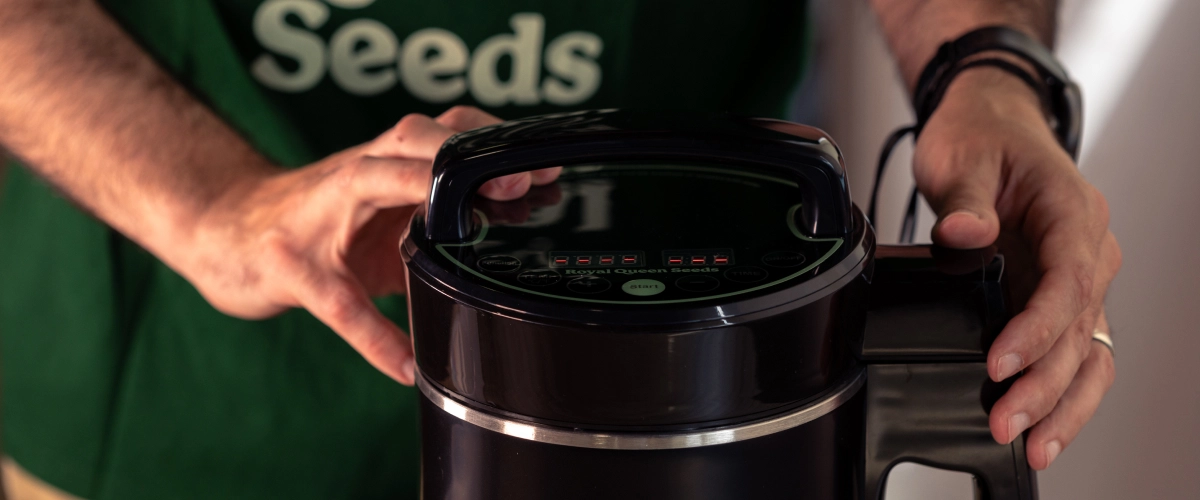 Erfahre, wie Du den Infusionszyklus mit gleichmäßiger Hitze startest, um Cannabinoide und aromatische Verbindungen in das Cannabisöl zu extrahieren.