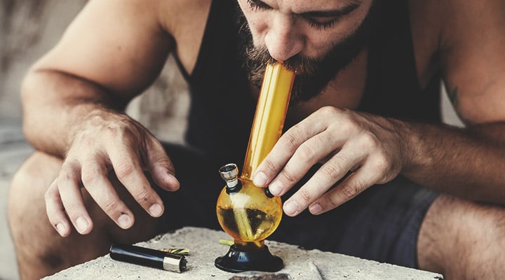 Die Bong Richtig Rauchen Die Bong Richtig Rauchen