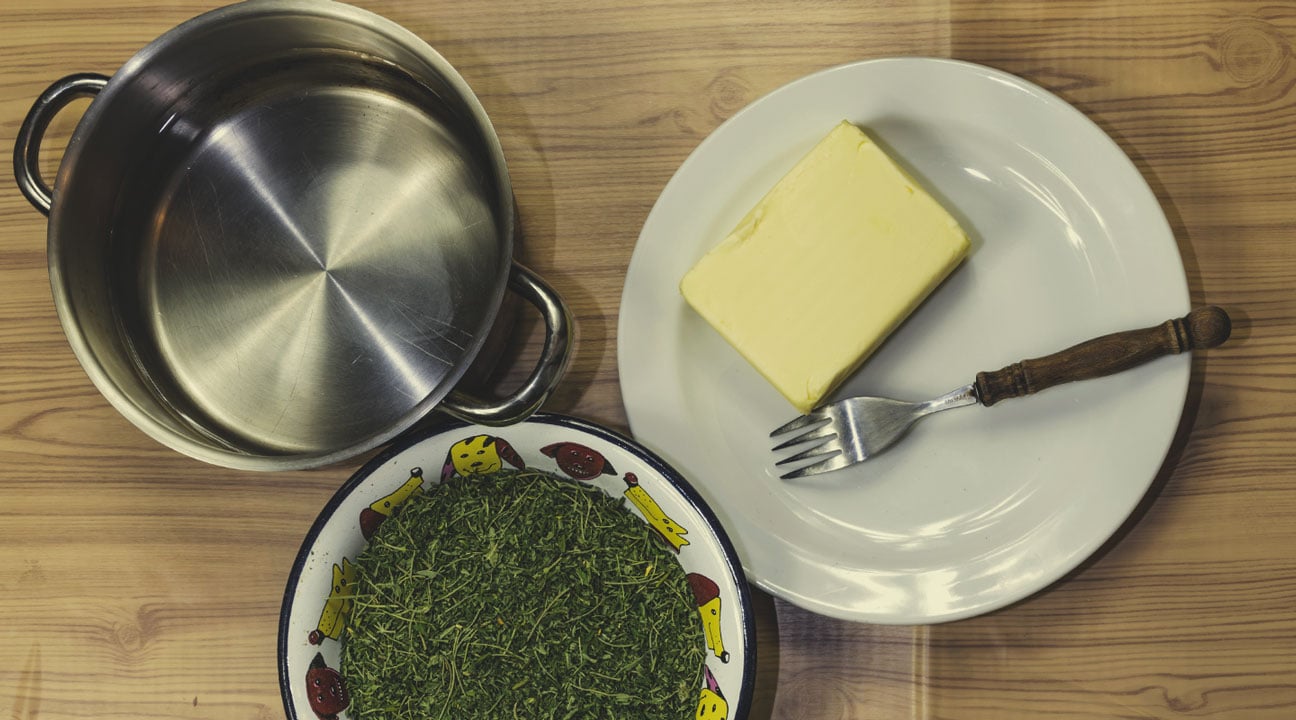 Finde Einen Ort Zum Kochen, Zerhacke Das Rohmaterial