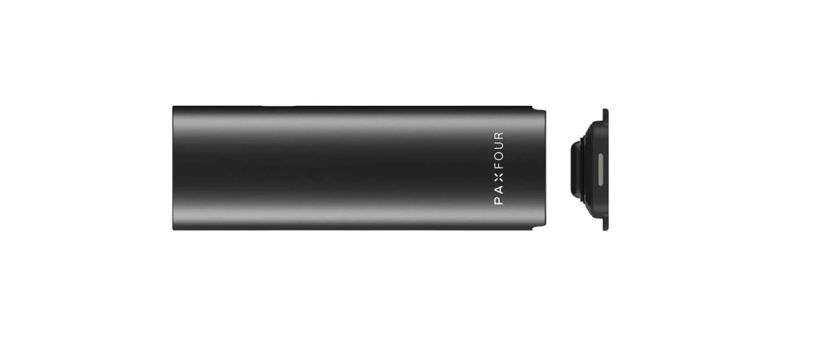 PAX Four Vaporizer mit entfernter Ofenabdeckung Schwarzer PAX Four Vaporizer horizontal dargestellt, mit entfernter Ofenabdeckung, wodurch das kompakte Gehäuse und die abnehmbare untere Kammer hervorgehoben werden