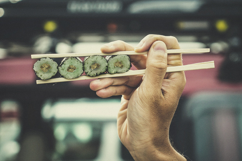Wie man mit Cannabis versetztes Sushi herstellt