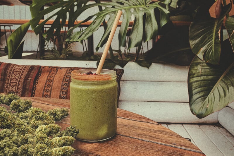Wie Man Einen Gesunden Rohen Cannabis-Smoothie Zubereitet