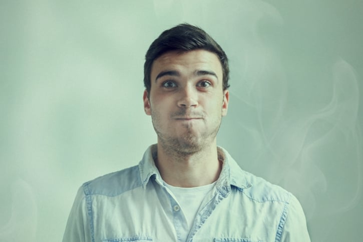 Widerlegung des Mythos Marihuana-Rauch in der Lunge behalten
